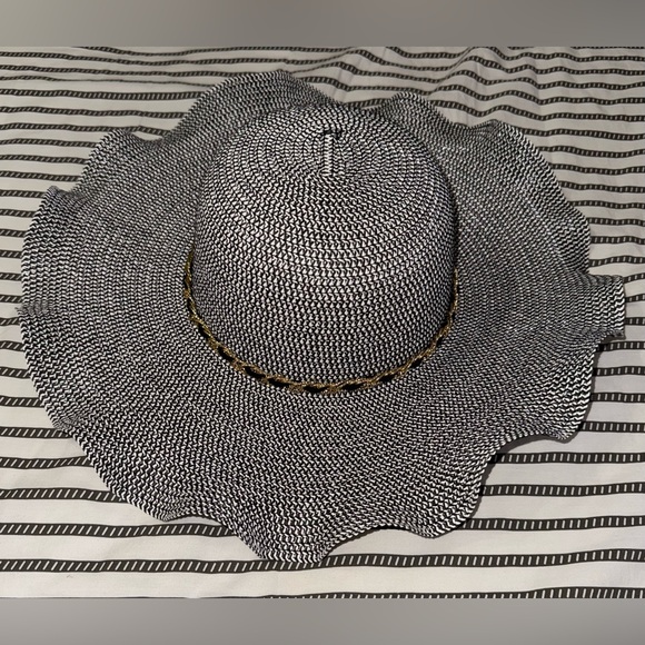 Lot of 2 Women’s Wide Brim Straw Sun Hats Chin Strap Beach Summer;NWT/New no tag - Picture 5 of 6